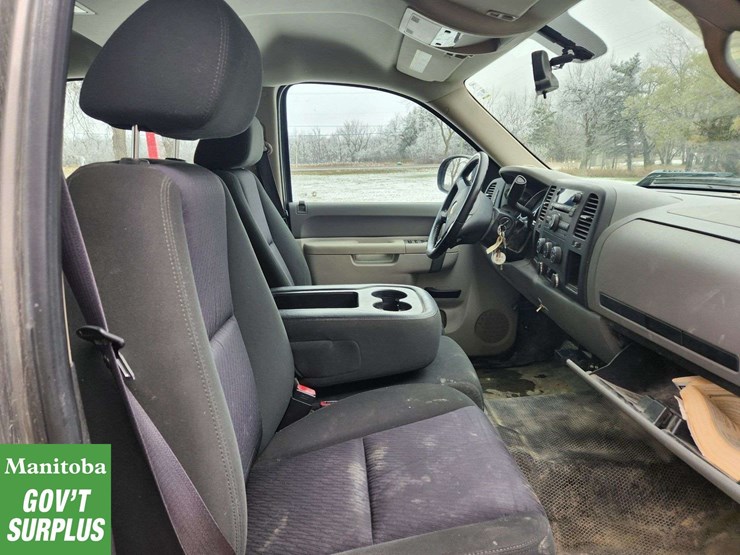 2012-chevrolet-silverado-2500hd-image-34