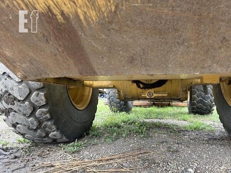 2004-caterpillar-938g-image-13