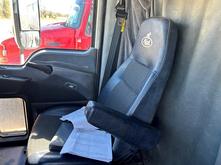 #33710-•-2011-mack-cxu-t/a-sleeper-truck-tractor-1m1aw09y3bm013638-image-75