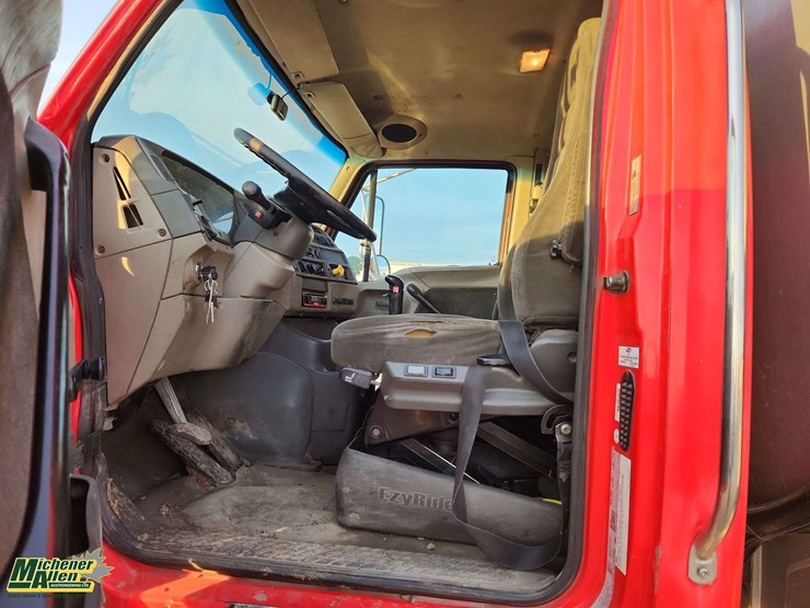 2002-sterling-lt9500-image-18