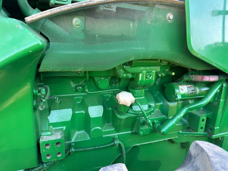 2013-john-deere-8285r-image-34