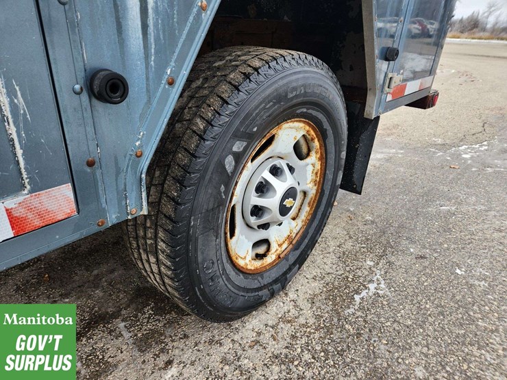 2012-chevrolet-silverado-2500hd-image-13