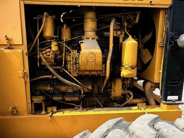 1973-champion-565t-motorgrader-image-4