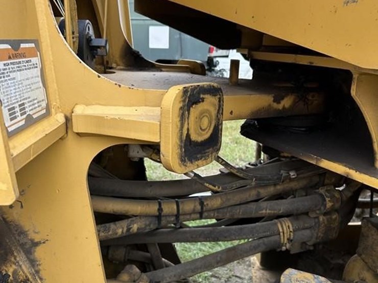 2004-caterpillar-938g-image-7