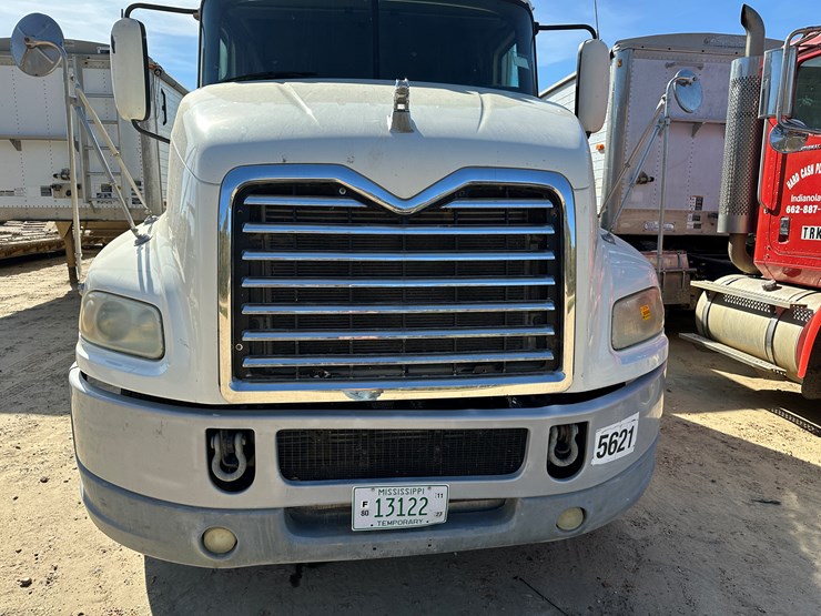 #33704-•-2011-mack-cxu-t/a-sleeper-truck-tractor-1m1aw09y8bm013165-image-37