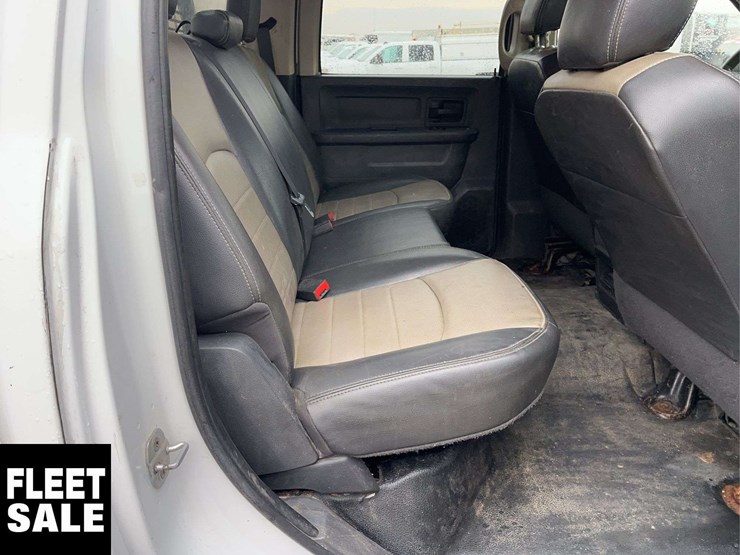 2011-dodge-3500-image-16