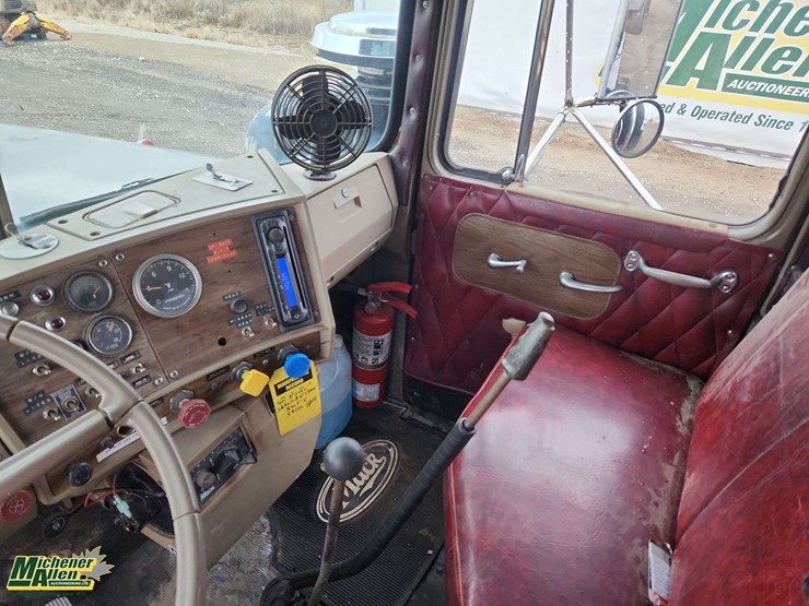 1976-mack-r600-image-16