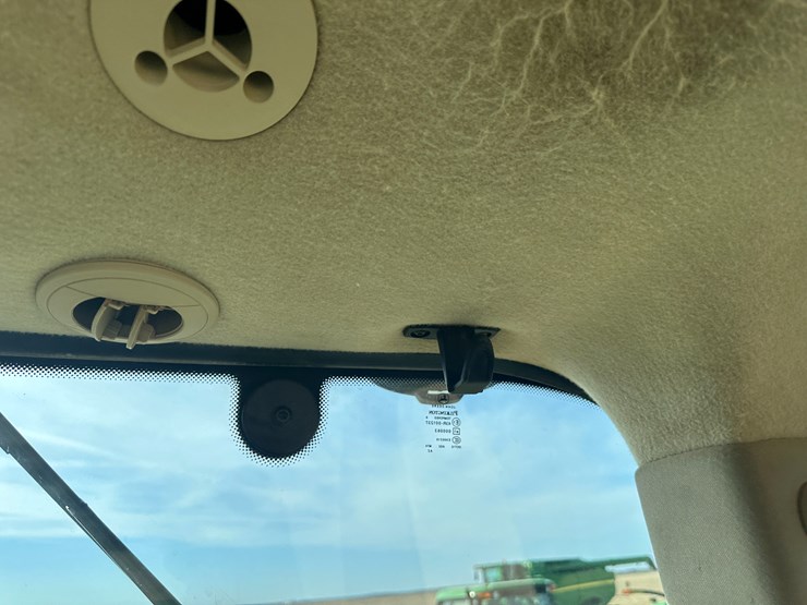 2013-john-deere-8285r-image-56