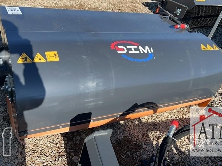 new-72"-wig-box-broom-sweeper-image-2