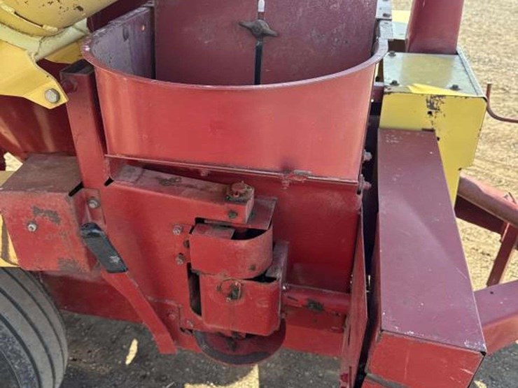 new-holland-353-image-14