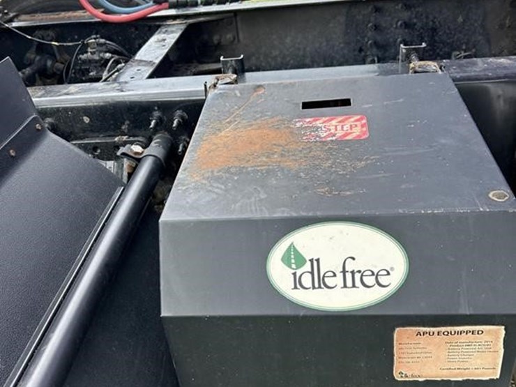 volvo-vnl42t670-image-46