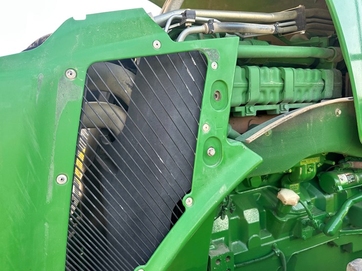 2013-john-deere-8285r-image-35