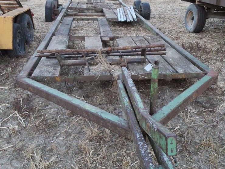 john-deere-equipment-trailer,-tandem-axle,-back-is-bent.-image-1