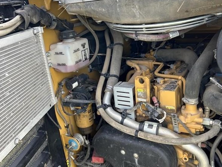 2019-caterpillar-262d3-image-24
