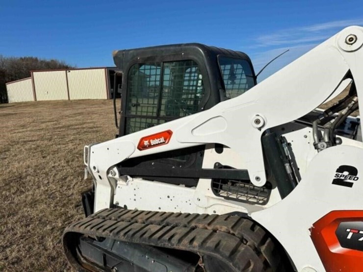 2024-bobcat-t740-image-9
