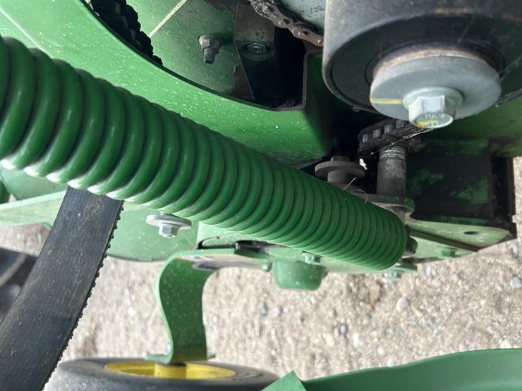 2018-john-deere-560m-image-35