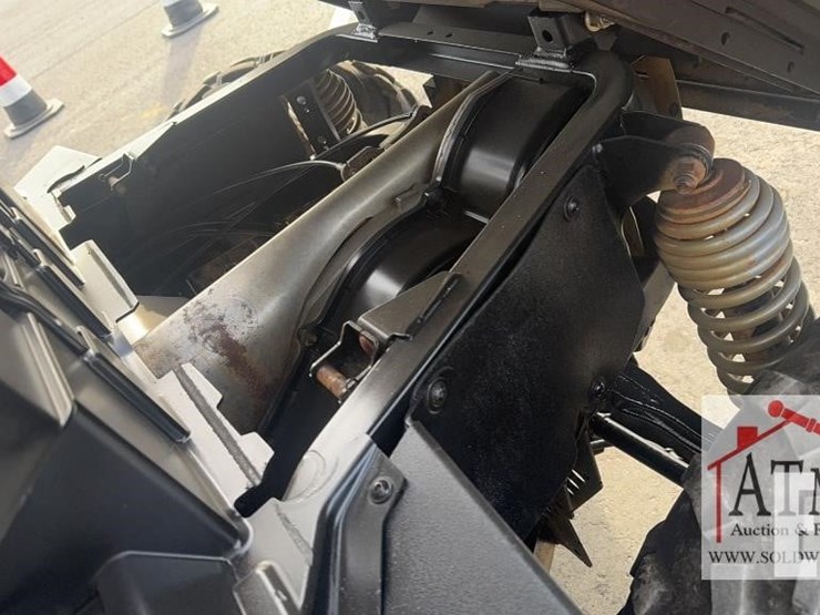 john-deere-gator-xuv-550-s4-image-15