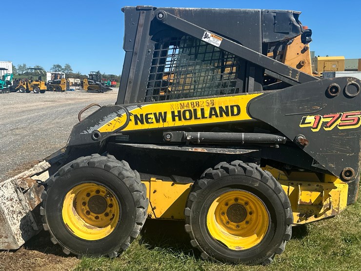 new-holland-l175-image-10