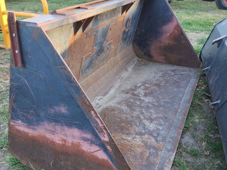 large-loader-bucket,-high-volume,-8ft-wide,-43''-tall-image-3