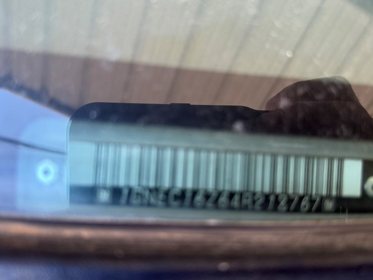 2004-chevrolet-suburban-image-7