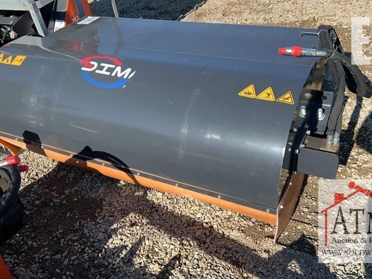 new-72"-wig-box-broom-sweeper-image-1