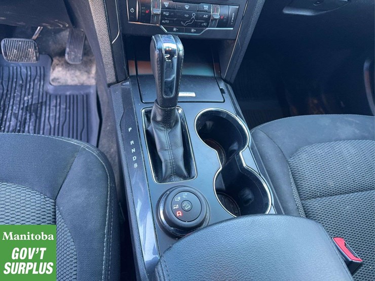 2017-ford-explorer-image-21