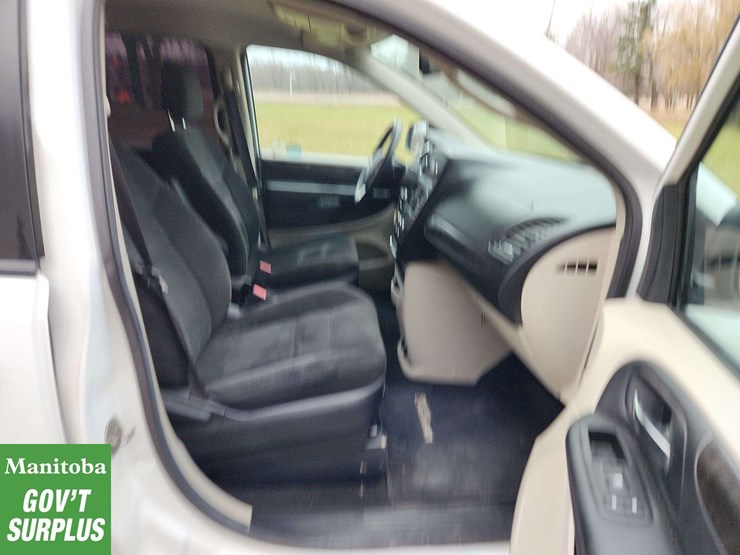 2015-dodge-grand-caravan-image-17