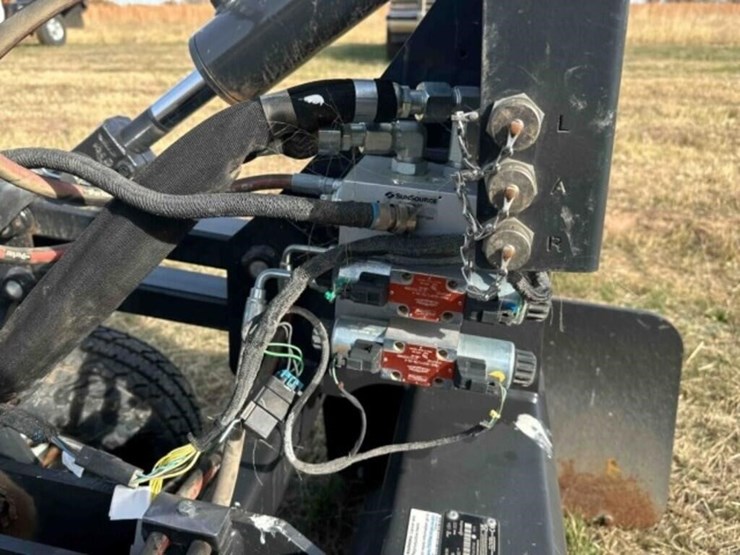 2023-bobcat-skid-steer-laser-guided-box-blade-image-16