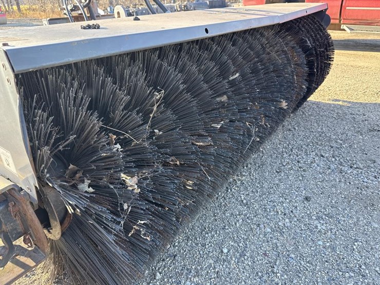 #2051-•-8’-case-sweeper-loader-attachment-image-7