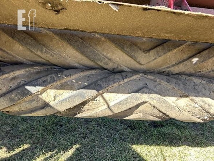 2014-new-holland-h7460-image-35