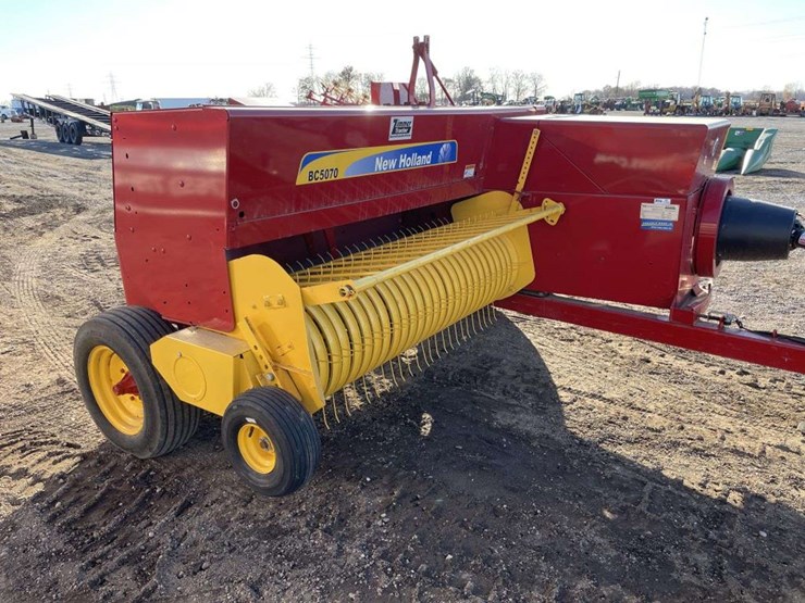 2022-new-holland-bc5070-square-baler-image-5