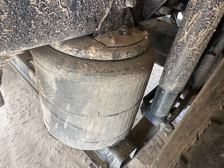 #33704-•-2011-mack-cxu-t/a-sleeper-truck-tractor-1m1aw09y8bm013165-image-13