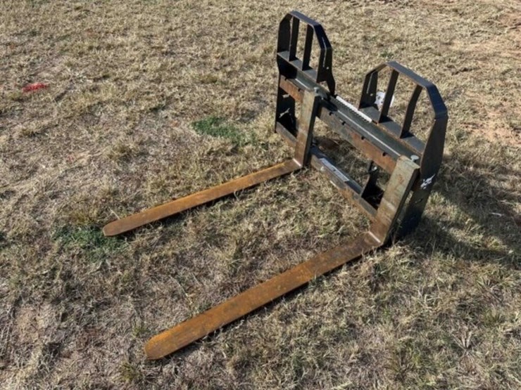 bobcat-skid-steer-pallet-forks-image-1