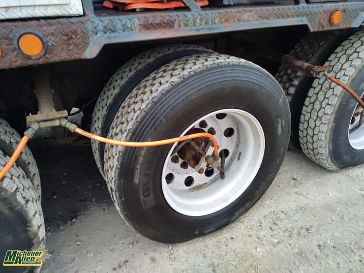 2005-sterling-lt9500-image-17