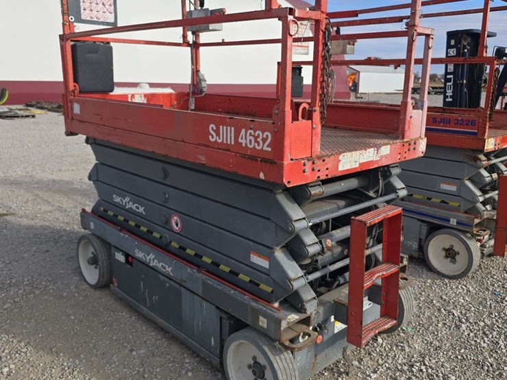 2015-skyjack-sj4632-electric-scissor-lift-297.9-hours,-everything-works-as-it-should,-38ft-working-height-image-6