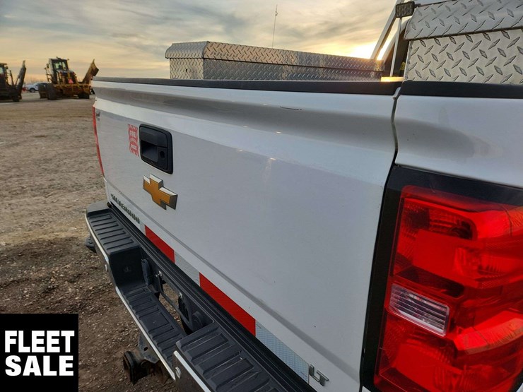 2015-chevrolet-silverado-2500hd-image-35