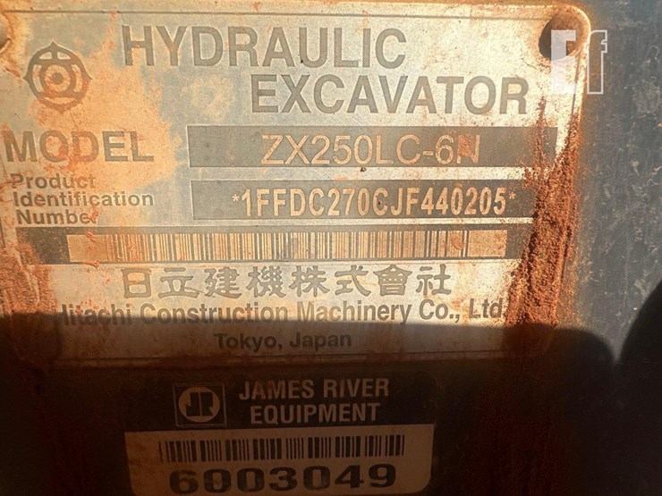 2016-hitachi-zx250-lc-image-10