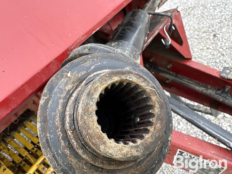 2005-new-holland-br780-image-11