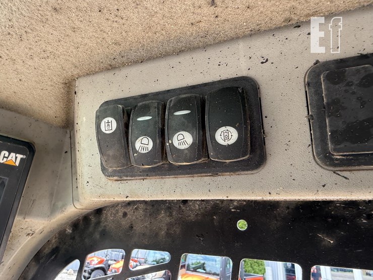 2019-caterpillar-249d-image-18