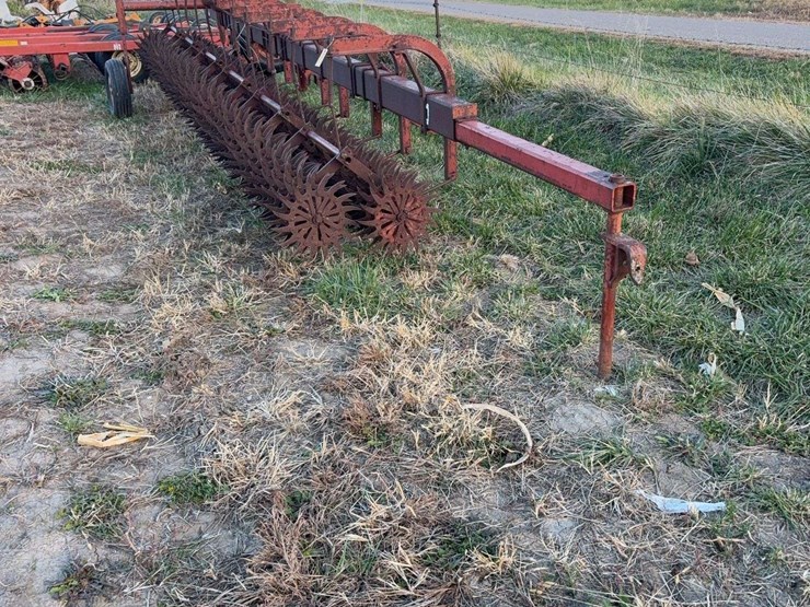 international-25ft-double-rotary-hoe-frame,-pull-type,-or-3pt.-image-1