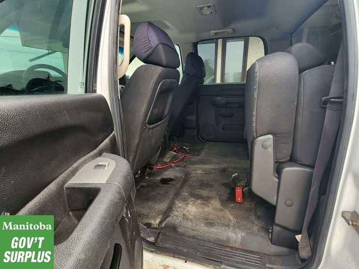 2013-chevrolet-silverado-3500hd-image-36