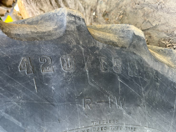 2013-john-deere-8285r-image-7