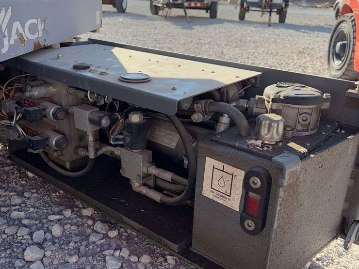 2015-skyjack-sj3215-electric-scissor-lift-105.9-hours,-everything-works-as-it-should,-21ft-working-height-image-9