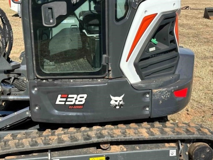 5802024-bobcat-e38-mini-excavator-image-9