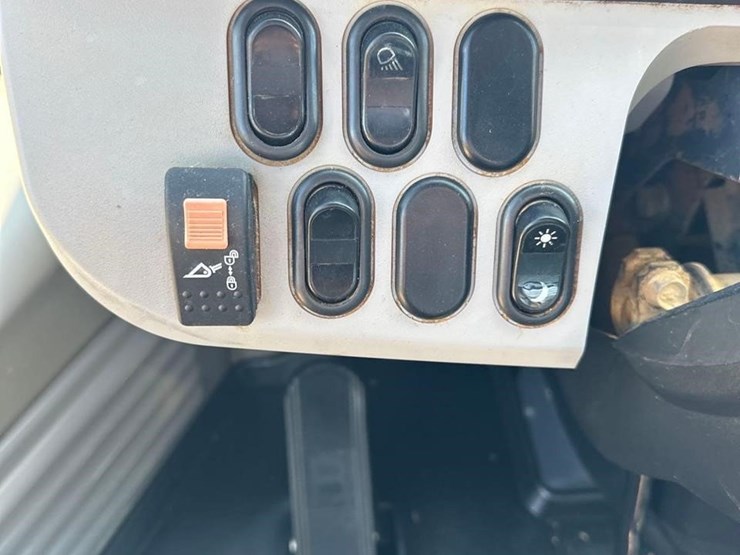 2018-komatsu-wa320-8-image-39