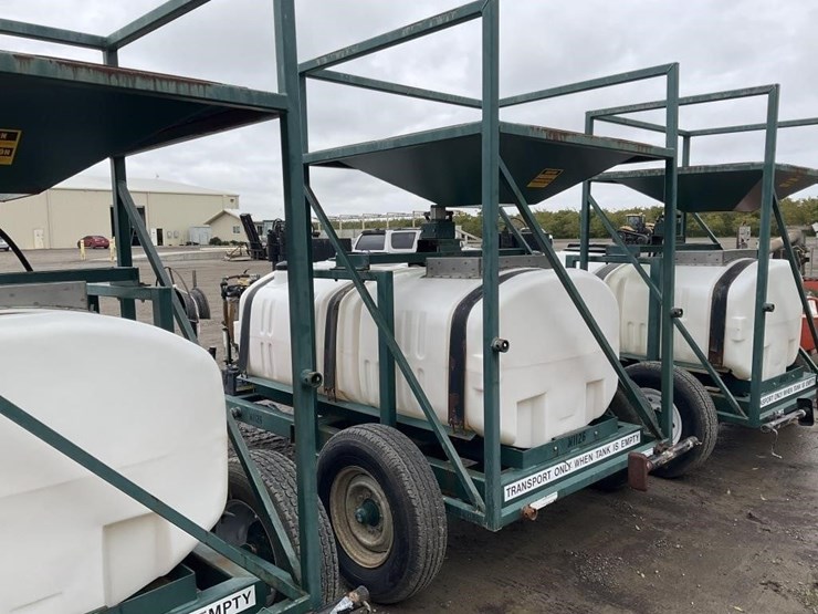 pbm-14'-400g-poly-mixing-tank-trailer-image-4