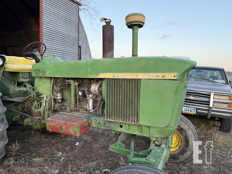 john-deere-4010-image-3