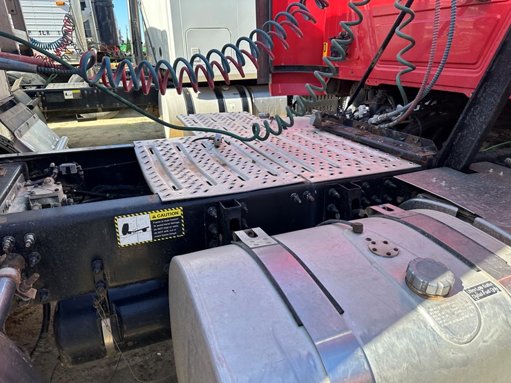 #33708-•-2014-mack-cxu-t/a-daycab-truck-tractor-1m1aw02y3em038036-image-48