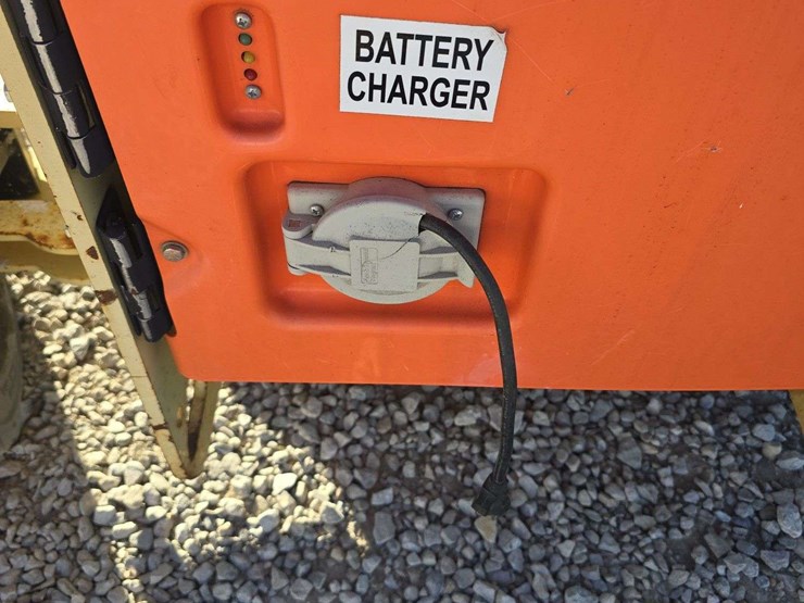 2011-jlg-4069le-image-13