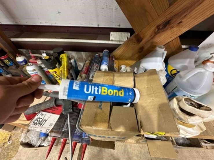 contents-of-shelf-sealants,-caulking,-cleaners-image-7